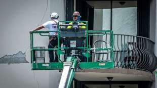 Bergungsarbeiten an eingest&uuml;rztem Wohnhaus in Florida ausgesetzt