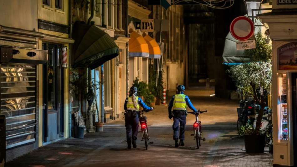 Nächtliche Ausgangssperre in den Niederlanden in Kraft getreten