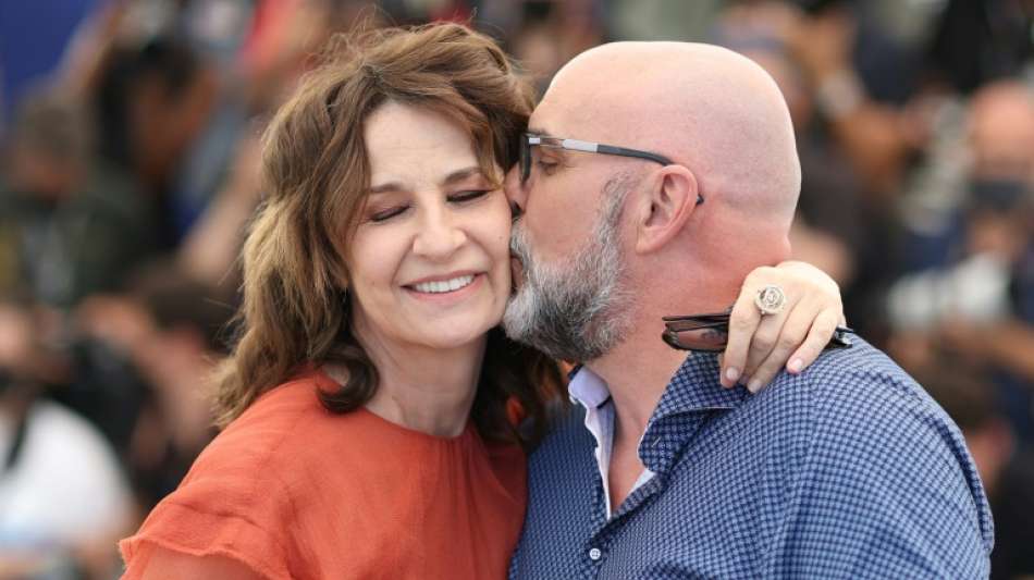C&eacute;line-Dion-Darstellerin Lemercier n&auml;hert sich ihrem Vorbild mit Humor