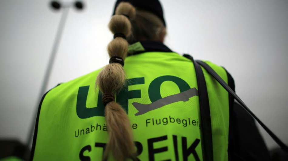 Lufthansa lädt Flugbegleiter-Gewerkschaften zu Gespräch ein