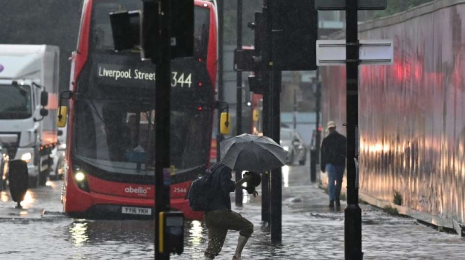Heftige Regenfälle sorgen für Verkehrschaos im Südosten Englands