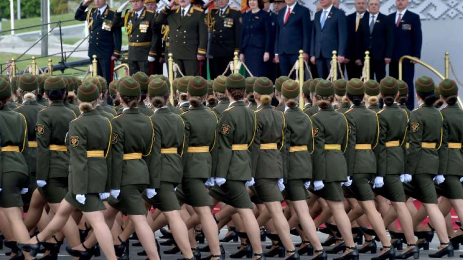 Belarus gedenkt mit großer Militärparade des Kriegsendes vor 75 Jahren