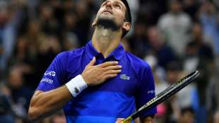 Djokovic mit Leistungssteigerung locker weiter