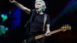 Venezuelas Präsident schenkt Pink-Floyd-Sänger Roger Waters eine Gitarre