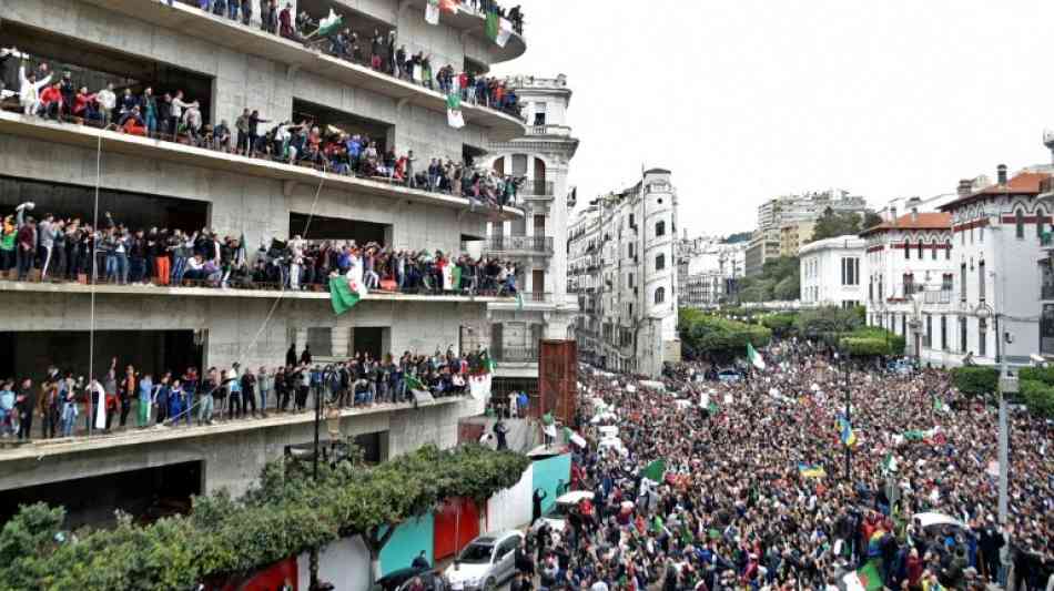 Zehntausende demonstrieren in Algerien gegen Staatschef Bouteflika