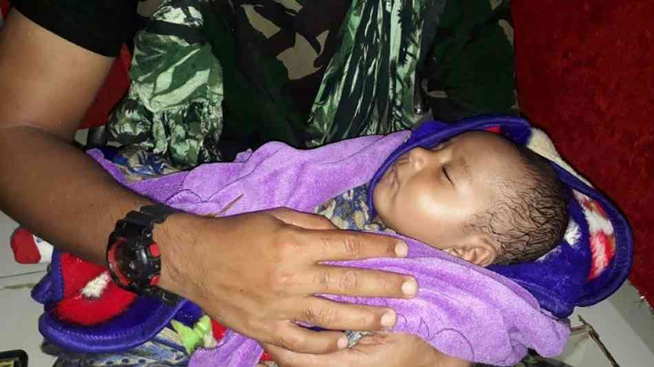Aus Trümmern gerettetes Baby in Indonesien wieder mit seinem Vater vereint