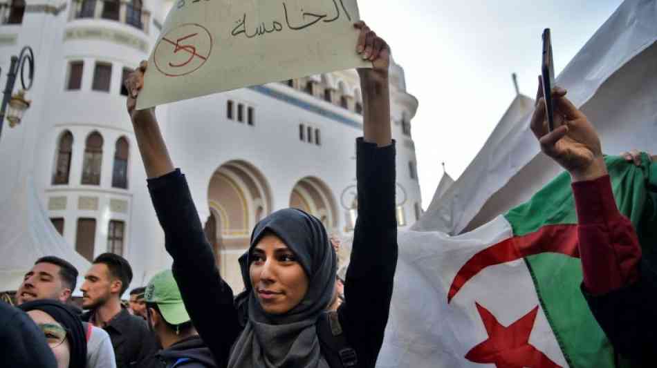 Tausend Studenten gehen gegen Algeriens Präsidenten auf die Straße