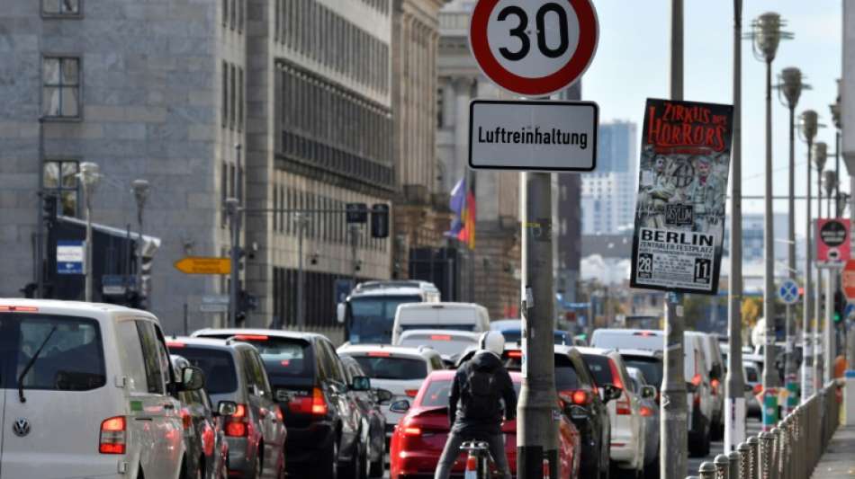 Polizeigewerkschaft und ADAC f&uuml;r mehr Verkehrskontrollen gegen Raser