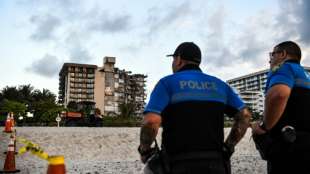 Zw&ouml;lfst&ouml;ckiges Wohnhaus in Florida teilweise eingest&uuml;rzt