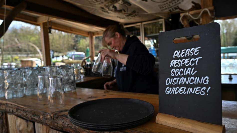 Biergärten und Friseure in England wieder offen