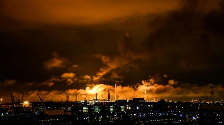 Europas größte Raffinerie in Rotterdam nach Großbrand geschlossen