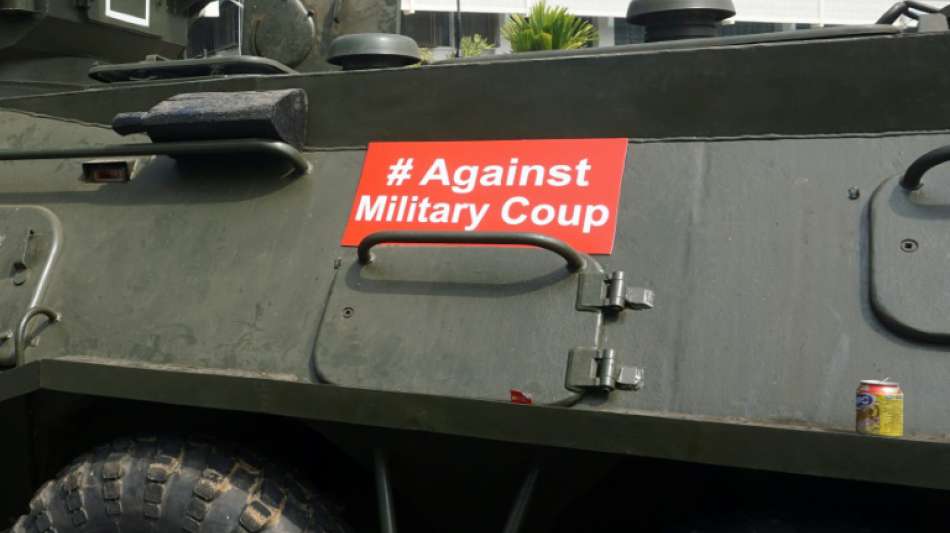 Demonstranten in Myanmar trotzen verstärkter Militärpräsenz