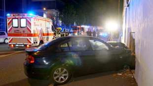 Drei Fußgänger bei Verkehrsunfall in Stuttgart schwer verletzt