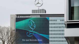 Autohersteller Daimler benennt sich offiziell in Mercedes-Benz um