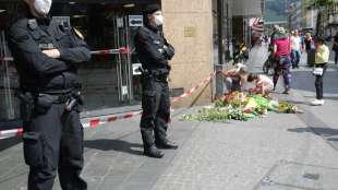 Merkel hofft auf gr&uuml;ndliche Aufkl&auml;rung des Messerangriffs von W&uuml;rzburg