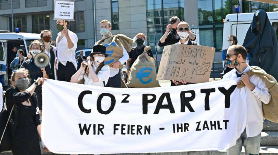 Extinction Rebellion blockiert BDI-Zentrale in Berlin