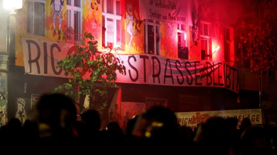 Bewohner von besetztem Berliner Haus müssen Brandschutzbegehung dulden