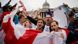 Britische Regierung r&auml;t Fu&szlig;ball-Fans von Reisen zu EM-Viertelfinale nach Rom ab 