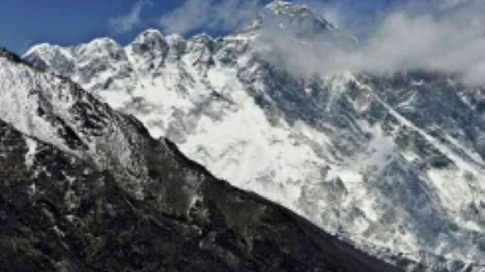 Forschung: Nepalesische Geologen vermessen Mount Everest neu