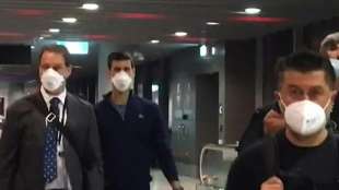 Nach Niederlage vor Gericht: Djokovic hat Melbourne verlassen