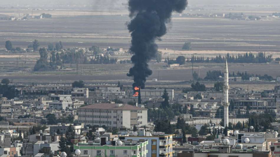 Konvoi mit kurdischen Kämpfern und Verletzten verlässt Grenzstadt Ras al-Ain