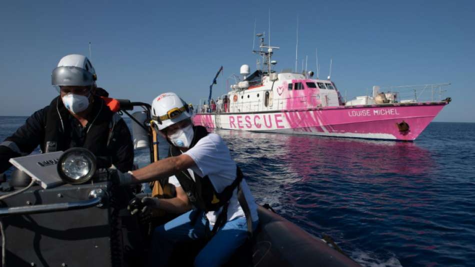 Von Banksy gestiftetes Rettungsschiff fordert Hilfe an