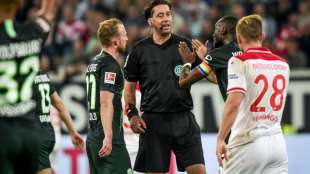 Wolfsburg sauer: "Dieser Ball war ganz klar aus!"