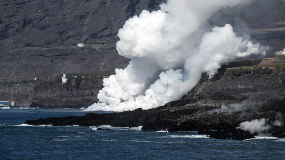 Behörden auf La Palma ordnen wegen ins Meer strömender Lava Ausgangssperre an