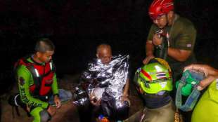 Meditierender Mönch aus überfluteter Höhle in Thailand gerettet