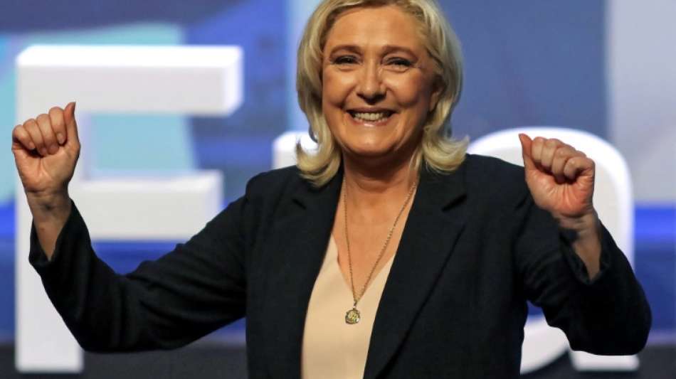 Marine Le Pen stimmt franz&ouml;sische Rechtspopulisten auf den Wahlkampf ein