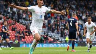 Tor fast von der Mittellinie: Schick schockt Schotten beim EM-Comeback