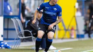 Michel-Hattrick in acht Minuten: Paderborn &uuml;berrollt KSC in Halbzeit eins