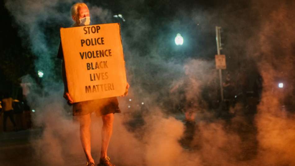 Mutter von durch Polizeischüsse schwer verletztem Schwarzen ruft zur Ruhe auf