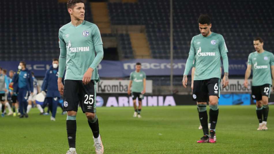 Schalker Spieler nach Abstieg von Fans attackiert 