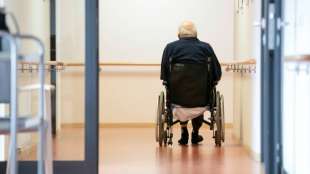 Hohe Sterblichkeit in Pflegeheimen in Pandemiewellen