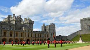 Große Militärparade zum 95. Geburtstag der Queen fällt aus