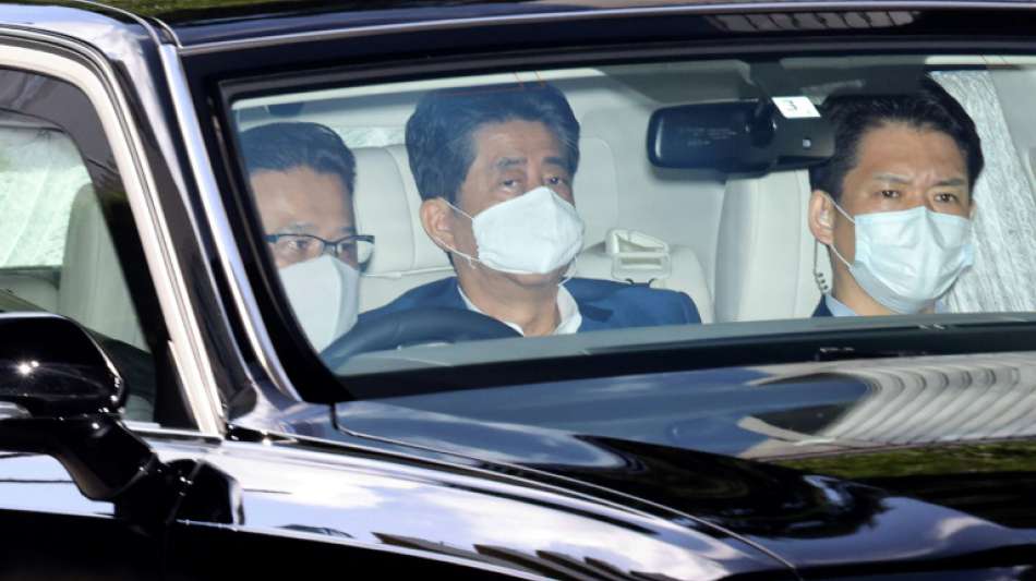 Japans Regierungschef Abe erneut zu Tests im Krankenhaus