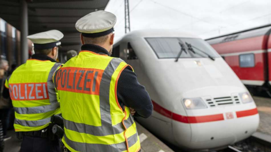 Mann mit Marihuana bittet Bundespolizisten um Hilfe an Fahrkartenautomat