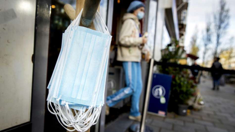 Bericht: Masken sollen im Auto zur Pflichtausstattung werden