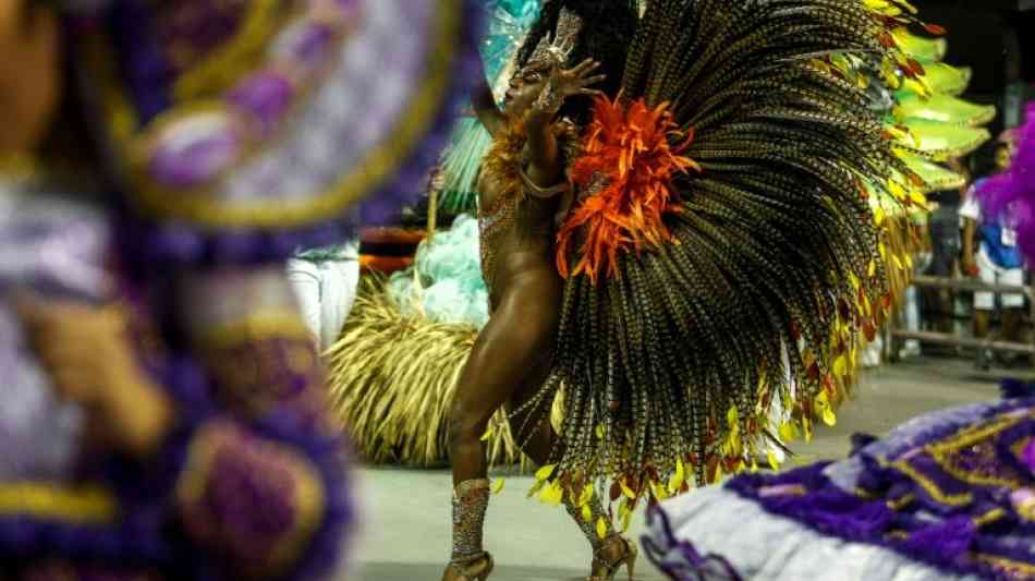 Schaulaufen der Samba-Schulen bei weltberühmtem Karneval in Rio de Janeiro