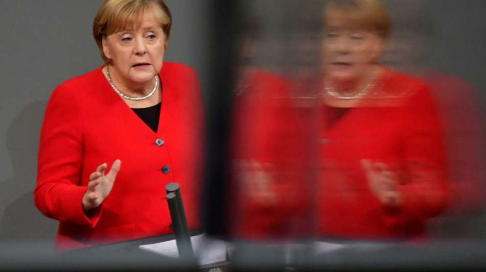 Merkel plädiert im Bundestag für Fortsetzung der großen Koalition