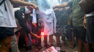 Demonstranten in Myanmar stellen an Geburtstag von Junta-Chef sein Begr&auml;bnis nach