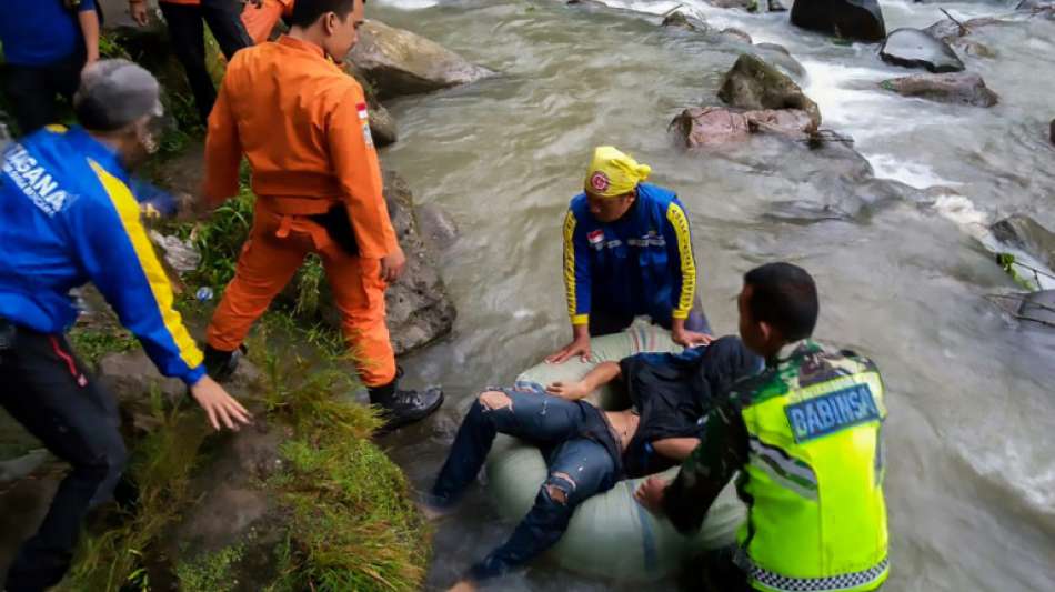 Mindestens 27 Tote bei Busunfall in Indonesien