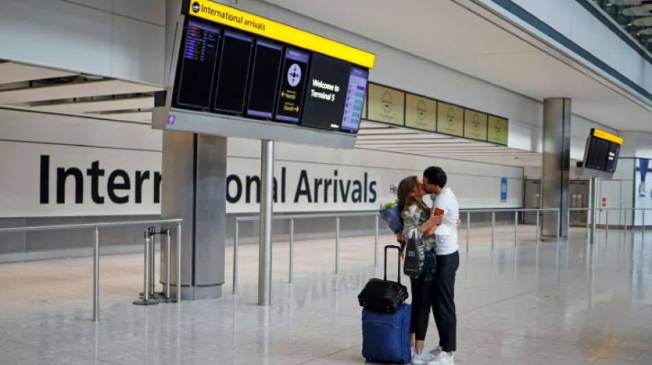 Umstrittene Quarantäne-Regelung für Einreisende in Großbritannien in Kraft