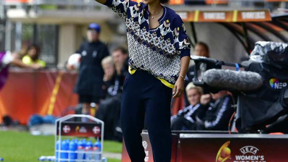 Jones vermisst "langfristige Strategie" im Frauenfu&szlig;ball