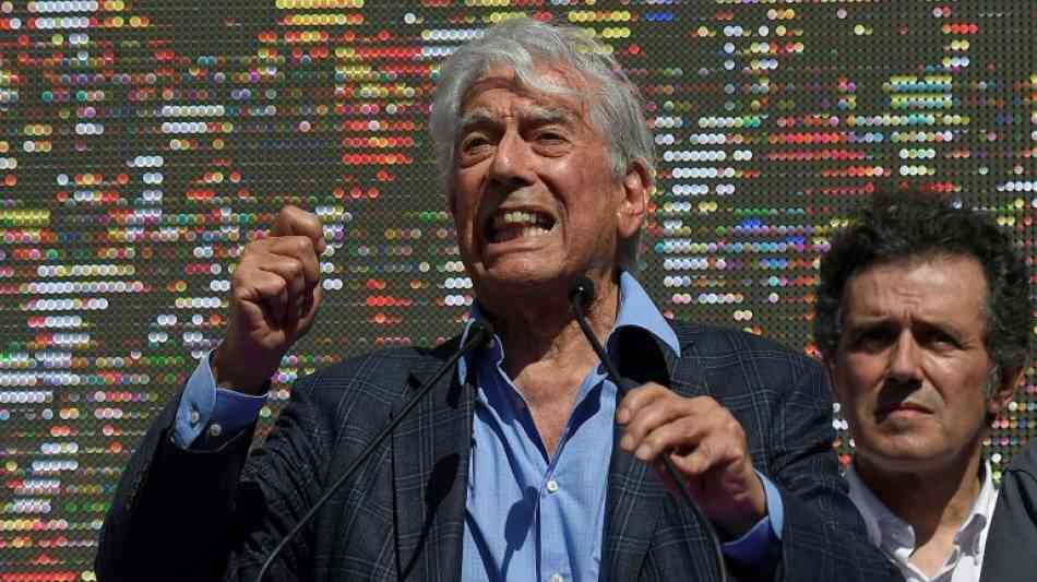 Vargas Llosa und mehr als 230 weitere Autoren kritisieren Fujimoris Begnadigung 
