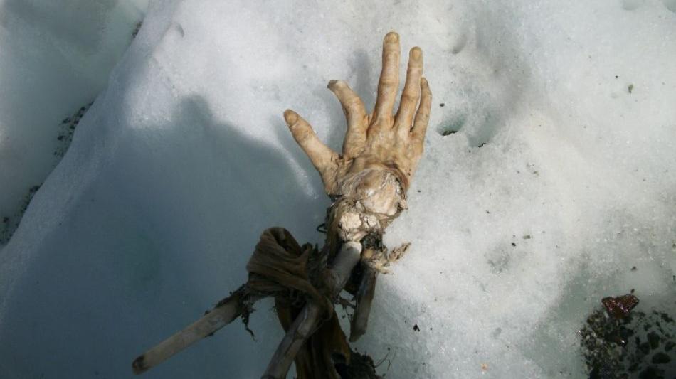 Gletscher am Mont Blanc gibt menschliche Überreste frei
