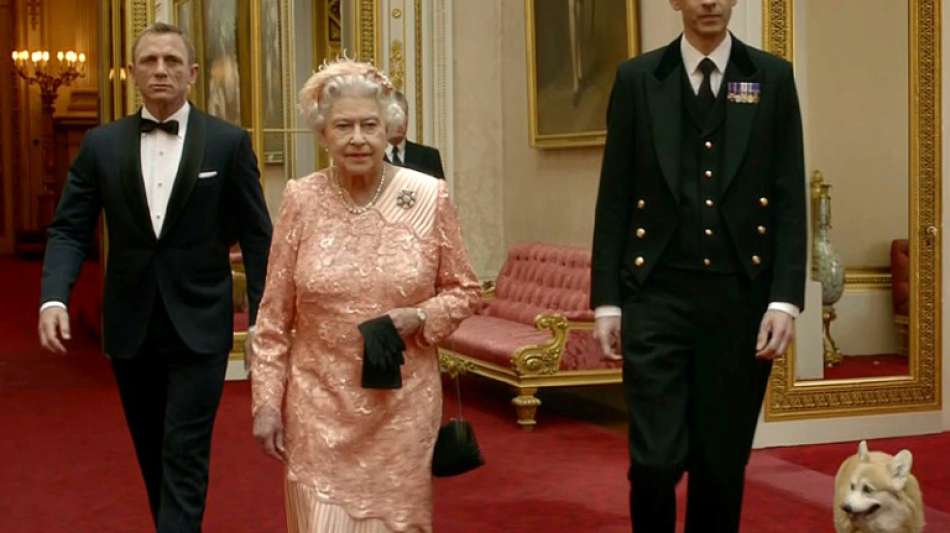 Schneiderin der Queen: Elizabeth bestand bei Bond-Inszenierung auf Sprechrolle