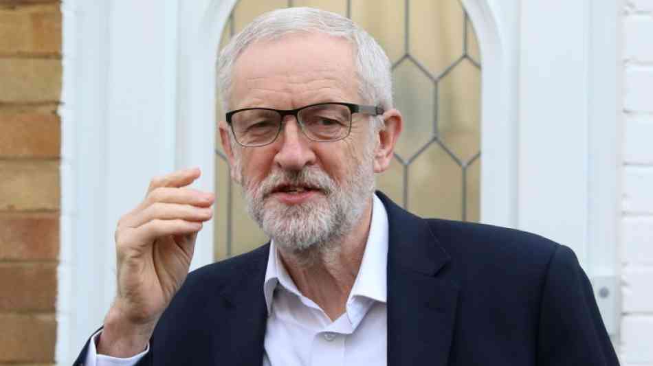 Britische Soldaten nutzen Corbyn-Porträt als Zielscheibe für Schießübungen