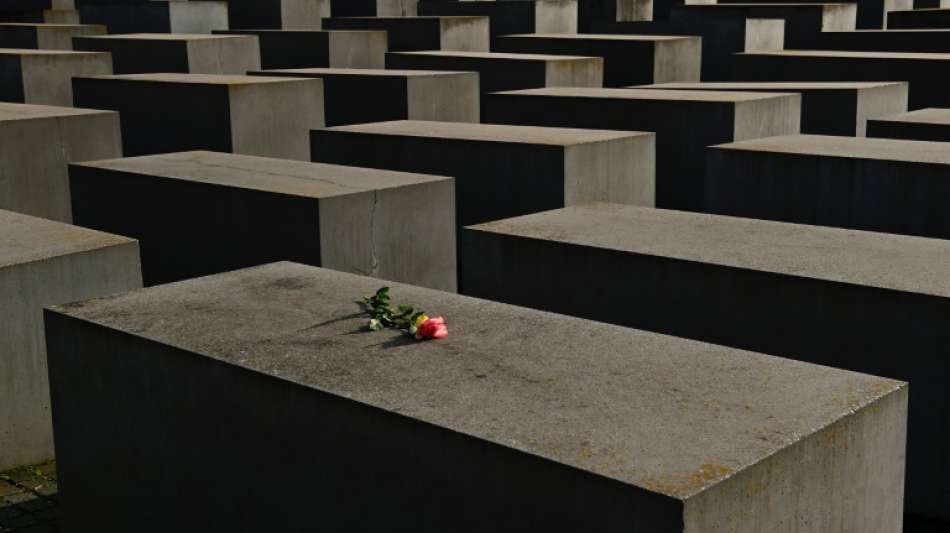 Polizisten sollen Liegest&uuml;tze am Berliner Holocaust-Mahnmal gemacht haben